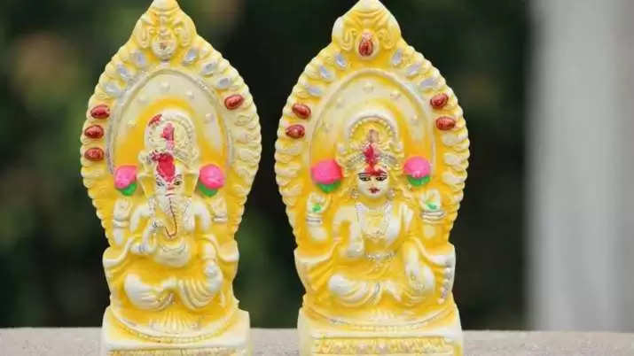 Vastu tips घर के मंदिर में कितनी मूर्तियां रखनी चाहिए?