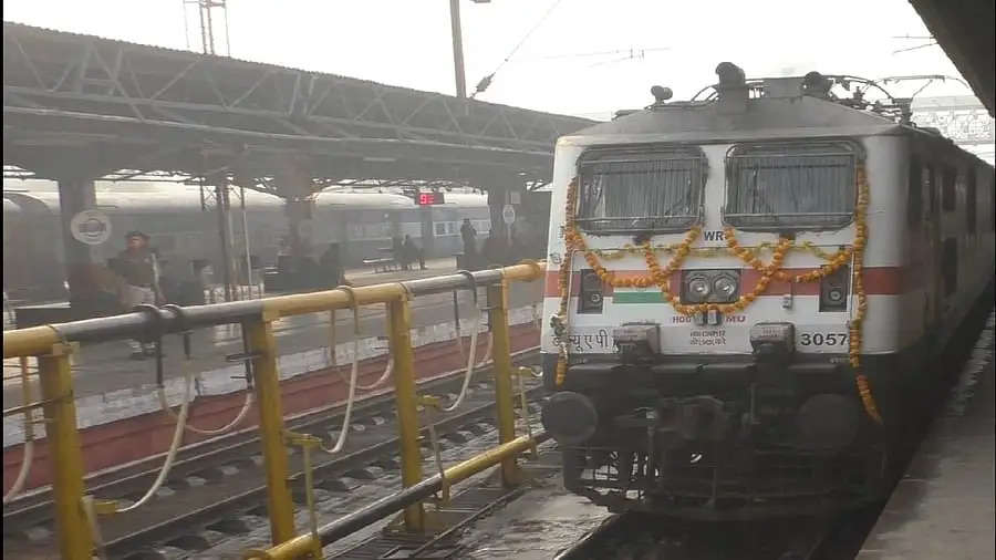 Utility News गुजरात, महाराष्ट्र और राजस्थान के यात्रियों के लिए खुशखबरी, रेलवे चलाएगा स्पेशल ट्रेनें