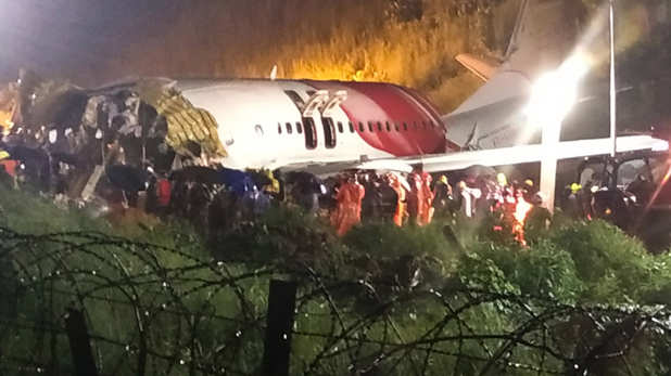 केरल विमान हादसा :- पायलट समेत 19 लोगो की मौत और 15 यात्री गंभीर