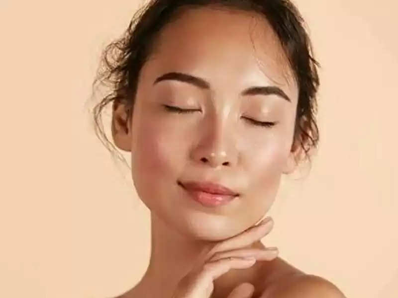 Beauty news स्लगिंग के लाभ: जानिए कैसे यह कोरियाई स्किनकेयर तकनीक आपको दे सकती है बेदाग त्वचा