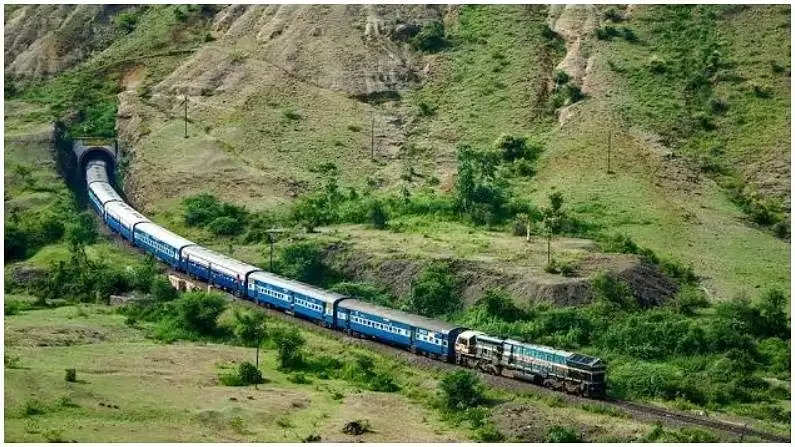Utility News कोरोना वायरस के डर से खाली हुई ट्रेनें! यात्रियों की संख्या कम होने के कारण रेलवे ने 4 ट्रेनें कीं रद्द